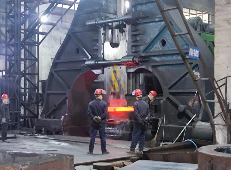 Electroslag remelting (ESR) furnace for refined ingots