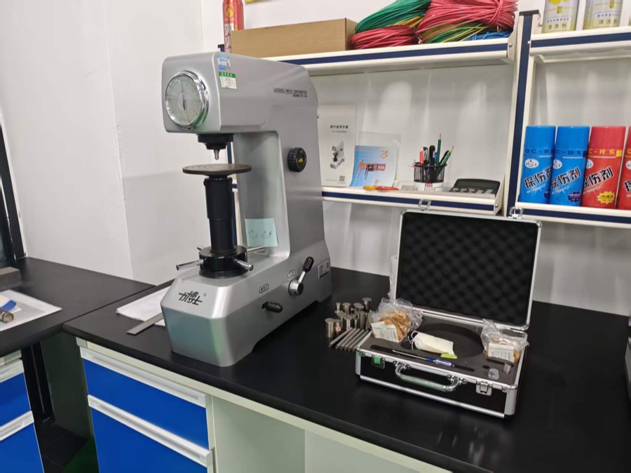Bench hardness tester for Rockwell and Brinell hardness testing