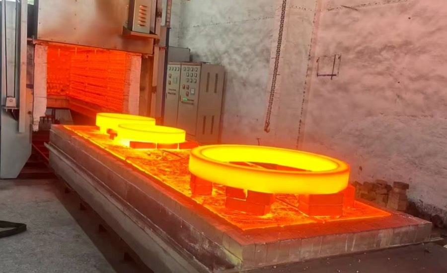 Heat treatment furnace with glowing nickel alloy rings after solution treatment
