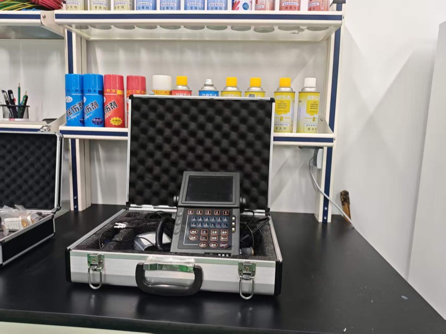 Ultrasonic flaw detector for non-destructive testing