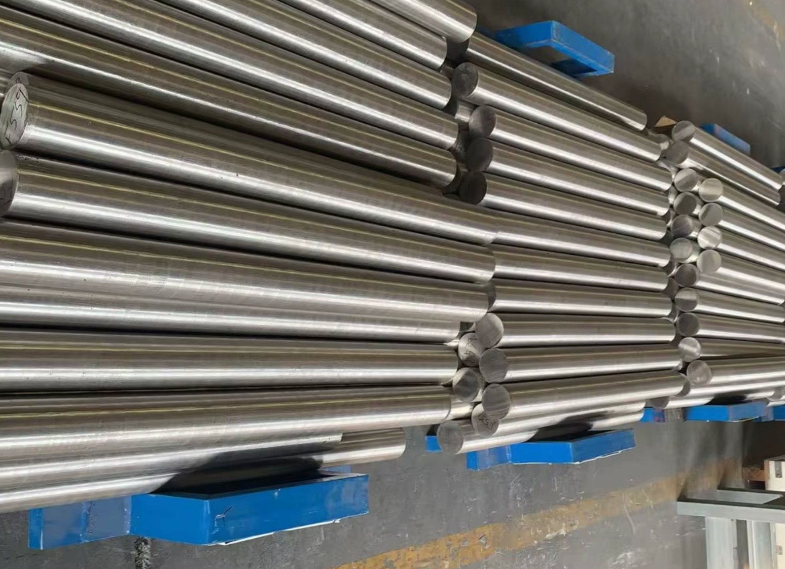 Inconel 713LC integral turbine wheel and precision castings
